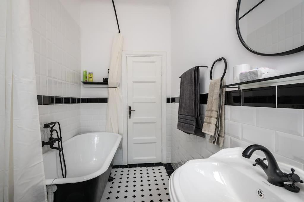 Exquisite Art Deco 2Br Apartment Prime Location Bükreş Dış mekan fotoğraf